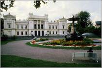 Lund. Das Hauptgebuede der Universitt Lund. Sie ist eine der grten und ltesten Universitten Skandinaviens. Gegrndet im Jahr 1666 hat sie heute rund 35.000 Studenten.
Scan eines Dias vom Sptsommer 1988. 