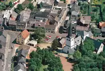 Luftaufnahme der Ortsmitte von Eu-Flamersheim mit Kirche - 1986