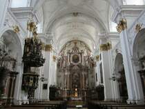 Linz, Hochaltar und Kanzel des Alten Doms, ehem. Jesuitenkirche, austro-italienischer Barock (07.04.2013)