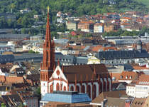 Ein Sommertag in Wrzburg - Die Marienkapelle in Wrzburg ist ein gotischer Kirchenbau auf dem Unteren Markt.

Die groe Kirche heit nach katholischem Kirchenrecht „Kapelle“, da die Wrzburger Bischfe der Brgerkirche keine Pfarrreirechte verliehen haben.
29.07.2012