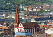 Ein Sommertag in W�rzburg - Die Marienkapelle in W�rzburg ist ein gotischer Kirchenbau auf dem Unteren Markt.

Die gro�e Kirche hei�t nach katholischem Kirchenrecht „Kapelle“, da die W�rzburger Bisch�fe der B�rgerkirche keine Pfarrreirechte verliehen haben.
29.07.2012