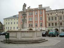 Freistadt, Hauptplatz mit Rathaus mit Stadtbrunnen (06.04.2013)