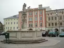 Freistadt, Hauptplatz mit Rathaus mit Stadtbrunnen (06.04.2013)
