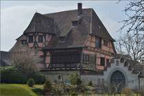 <U>Reichenau</U>, gegenber dem Mnster gibt es ebenso altertmliche Architektur, die einen fast ins Mittelalter versetzt. Gesehen im April 2013.