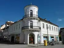 Lahr, klassizistisches Eckgeb�ude am Rathausplatz, Okt.2012