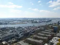 Hier noch einmal Hamburg von oben - diesmal ist aber der Hafen zu sehen. 02.04.13.
