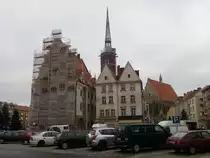 Im Fr�hjahr 2011 leider durch Bauger�st verh�llt - die bekannteste Attraktion von Neisse (Nysa): Das K�mmereigeb�ude