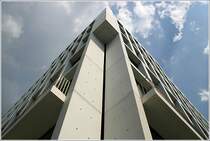 Interessante Eckgestaltung des neuen Gesch�ftshauses in der Stuttgarter K�nigstra�e. 29.7.2006 (Matthias)