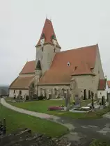 Altp�lla, Pfarrkirche Maria Himmelfahrt, gotische Staffelkirche mit romanischen Kern, erbaut im 12. Jahrhundert, Chor 14. Jahrhundert, neugotischer Kirchturm von 1898 (20.04.2013)