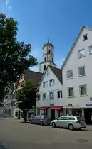 Biberach, Waagstra�e mit der St.Martins-Kirche im Hintergrund, Aug.2012