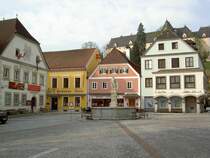 Grein an der Donau, Marktplatz mit Altem Rathaus und Stadttheater (21.04.2013)