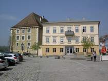 Mauthausen, Schloss Pragstein und Restaurant zur Post, Schloss erbaut von 1491 bis 1506 von Ladislaus Prager (21.04.2013)