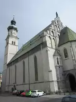 Hall, Stadtpfarrkirche St. Nikolaus, erbaut von 1281 bis 1352, 1752 Barockisierung, 
�lteste sp�tgotische Kirche Tirols, pr�chtiger Treppengiebel (01.05.2013)