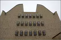 . Neubau bisch�fliches Ordinariat Di�zese Rottenburg-Stuttgart in Rottenburg am Neckar. Ungew�hnlich auch die Form des Giebels des Hauptgeb�udes mit den im Werk des Architekturb�ro Lederer, Ragnarsd�ttir, Oei immer wieder auftauchenden Wasserspeiern. In diesem Bauteil befindet sich eine geb�udehohe Halle. 01.05.2013 (Matthias) 