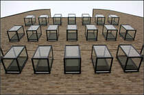 . Neubau bischfliches Ordinariat Dizese Rottenburg-Stuttgart in Rottenburg am Neckar. Auffllig an der Hauptfassade sind die kleinen Fenster mit den vorgesetzten glsernen Quader. 01.05.2013 (Matthias)