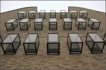 . Neubau bisch�fliches Ordinariat Di�zese Rottenburg-Stuttgart in Rottenburg am Neckar. Auff�llig an der Hauptfassade sind die kleinen Fenster mit den vorgesetzten gl�sernen Quader. 01.05.2013 (Matthias)