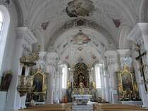 Fulpmes, St. Vitus Kirche, Rokokostuck, Fresken von Joh. Bergmller, Hochaltarbild 
von Joh. Georg Grasmayr (01.05.2013)