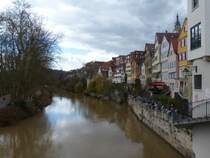 Blick ber den Neckar auf die Platanenallee (links) und die Altstadt von Tbingen (rechts). 13.4.2013