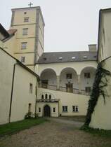 Alberndorf, Schloss Riedegg, lteste Teile von 1150, Umbau zum Schloss im 17. Jahrhundert, heute Bildungshaus der Missionare von Mariannhill (04.05.2013)
