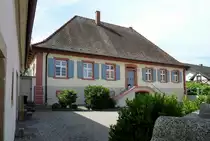 Schlatt im Markgr�flerland, das Pfarrhaus, Mai 2012