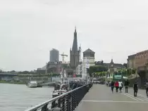 Die Hafenpromenade in D�sseldorf.(2.7.2012)