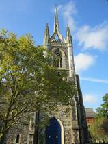 Faversham, Kirche St. Mary of Charity, kreuzfrmiger Grundri, Glockenturm aus dem 
18. Jahrhundert (25.05.2013)
