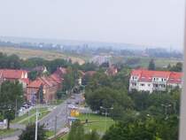 Blick auf Erfurt-Gispersleben, im Hintergrund ist die Anschlu�stelle der A71 Schweinfurt-Sangerhausen zusehen, au�erdem die B4 Erfurt-Nordhausen; 09.07.2007