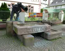 Kippenheim, der Winzerbrunnen, aufgestellt 1984, Juni 2012