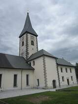 Ossiach, gotische Stiftskirche Maria Himmelfahrt, erbaut 1484, von 1737 bis 1744 barock umgestaltet, vierjochiges Langhaus (19.05.2013)