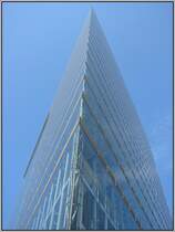 Eine der scharfen Kanten des Dsseldorfer  Stadttors , aufgenommen am 10.09.2006.