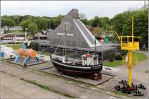 Stralsund. Das Nautineum auf der Insel Kleiner Dnholm befasst sich in seinen Ausstellungen mit den Themen Fischerei, Meeresforschung, Schifffahrt in Ostsee und Bodden sowie Schiffbau in Stralsund. Es ist Teil des Deutschen Meeresmuseums in Stralsund. 13.05.2013
Weitere Infos: http://www.meeresmuseum.de/nautineum/