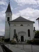 Wrgl, Stadtkirche St. Laurentius, erbaut von 1748 bis 1836, klassizistisch erweitert 1837, neubarocke Erweiterung 1912 (09.06.2013)