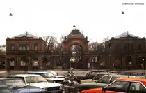 Eingang vom Vergn�gungspark TIVOLI in Kopenhagen (Scan vom Dia, April 1984)