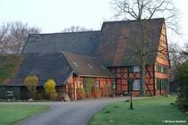 Die Auffahrt vom Hof Schulte-Pelkum in Gladbeck (NRW, Mrz 2012)