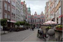 Gdansk. Huserzeile in der Piwna. Am Ende der Strae ist das Zeughaus zu sehen. 14.05.2013