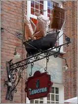 Gdansk. Wirtshausschild einer Taverne in der Altstadt. 14.05.2013