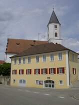 Huisheim, Kath. Pfarrkirche St. Vitus, sptgotischer Chorturm, Langhaus um 1720, 
Kreis Donau-Ries (15.06.2013)