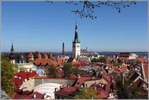 Tallinn. Blick vom Domberg ber die Unterstadt (Altstadt) zur St. Olai Kirche. 16.05.2013