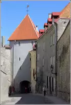 Tallinn. Die steile Gasse Pikk Jalg f�hrt aus der Unterstadt auf den Domberg. 16.05.2013