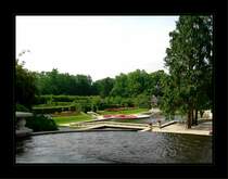 Impressionen aus den kniglichen Schlossgrten von Arcen (Niederlande in der Nhe von Venlo - Richtung Velden). Sowohl das Schloss als auch die weitlufigen und traumhaft schnen Parkanlagen knnen besichtigt werden. Wir haben es in 5 Stunden nicht durch den Park geschafft... die Vielfalt zum Fotografieren ist einfach unglaublich. Insbesondere Rosenfreund drften dort voll auf ihre Kosten ab. Wer mchte, kann sich hier informieren... http://www.kasteeltuinen.nl/index2.php?ipag=213