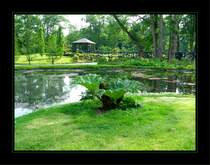 Impressionen aus den Kasteeltuinen Arcen (Niederlande in der N�he von Venlo - Richtung Velden). Blick auf einen der Pavillions in einer Teichlandschaft. Wir waren an einem Wochentag au�erhalb der Ferien dort... ein Quell der Ruhe. Selbst Fischreiher stolzierten v�llig unbeeindruckt �ber die Wiesen.  Wer m�chte, kann sich hier informieren... http://www.kasteeltuinen.nl/index2.php?ipag=213