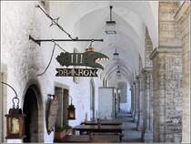 Tallinn. Wirtshausschild in den Rathaus-Arkaden. 16.05.2013