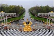 Schloss Peterhof bei St. Petersburg. Blick von der Groen Kaskade entlang des Kanals zum Finnischen Meerbusen. 17.05.2013