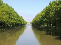 Aufnahme im Park an der Karlsaue in Kassel, Blick auf die Orangerie (1.6.2013).