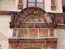 Terrakotta am Eingangsportal Schloss Gadebusch aus der Lbecker Werkstatt des Niederlnders Statius von Dren als typisches Beispiel norddeutscher Backsteinrenaissance; 24.06.2013
