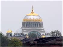 Die Kuppel des Marine-Doms in Kronstadt ist frisch renoviert und strahlt in neuem Glanz. 18.05.20913