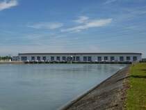 Fessenheim, das Wasserkraftwerk am Rheinseitenkanal, hier die Einstrmseite, Juni 2013