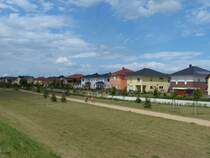 Radfahren im Carlsgarten. Eine kleine Idylle nahe der Trabrennbahn Karlshorst. 23.6.2013