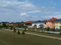 Carlsgarten nahe Berlin Karlshorst, direkt an der Trabrennbahn Karlshorst. Einfamilienhuser und Parkcharakter, inmitten von Berlin und zwischen dicht bebauten Bezirken. Eine Mischung, die ich immer wieder interessant finde. 23.6.2013