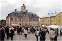 Porvoo. Am 19.05.2013 fanden am alten Rathaus Freiluft-Gottesdienste statt.